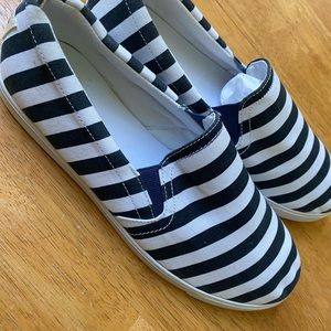 Lands End navy & white slip on sneakers NEW sz 8 nautical, boat life, preppy